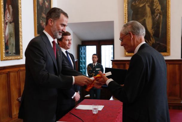 Su Majestad el Rey entrega el Premio Órdenes Españolas 2018 a Sir John H. Elliott
