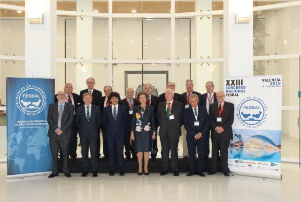 Su Majestad la Reina Doña Sofía junto a los miembros del Comité Ejecutivo de la Federación Española de Bancos de Alimentos