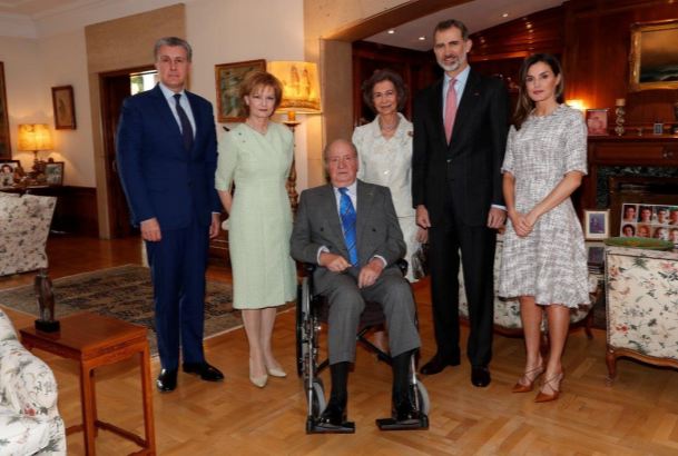 Sus Majestades los Reyes y Sus Majestades los Reyes Don Juan Carlos y Doña Sofía, acompañados de Su Majestad Margareta, Custodia de la Corona de Rumanía y de Su Alteza Real el Príncipe Radu de Rumanía