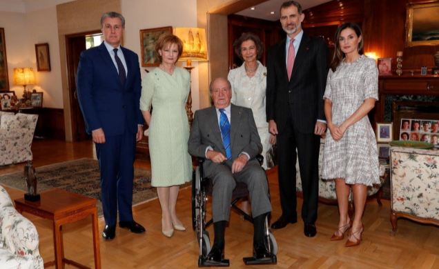 Sus Majestades los Reyes y Sus Majestades los Reyes Don Juan Carlos y Doña Sofía, acompañados de Su Majestad Margareta, Custodia de la Corona de Ruman