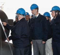 Su Majestad el Rey durante su visita a las instalaciones de SIDENOR