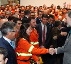 Don Felipe conversa trabajadores de SIDENOR