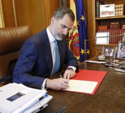Su Majestad el Rey firma el Real Decreto con el nombramiento de Pedro Sánchez Pérez-Castejón como Presidente del Gobierno