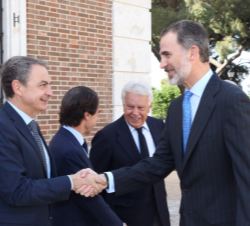 Su Majestad el Rey recibe el saludo del expresidente del Gobierno, José Luis Rodríguez Zapatero