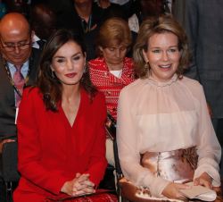 Su Majestad la Reina y Su Majestad la Reina Mathilde de Bélgica