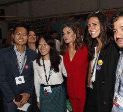 Doña Letizia con asistentes