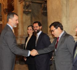 Su Majestad el Rey recibe el saludo del secretario general de Agricultura y Alimentación, Carlos Cabanas