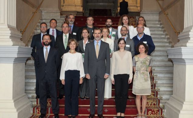 Su Majestad el Rey junto con los galardonados en los "Premios Europeos de Medio Ambiente a la Empresa 2017"