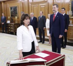 Doña María Dolores Delgado García, ministra de Justicia, promete su cargo ante Su Majestad el Rey