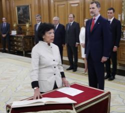 Doña María Isabel Celaá Diéguez, ministra de Educación y Formación Profesional, promete su cargo ante Su Majestad el Rey