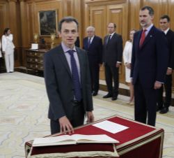 Don Pedro Francisco Duque Duque, ministro de Ciencia, Innovación y Universidades, promete su cargo ante Su Majestad el Rey