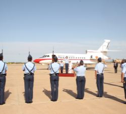 Don Felipe recibido a su llegada con Honores de Ordenanza a cargo de un piquete