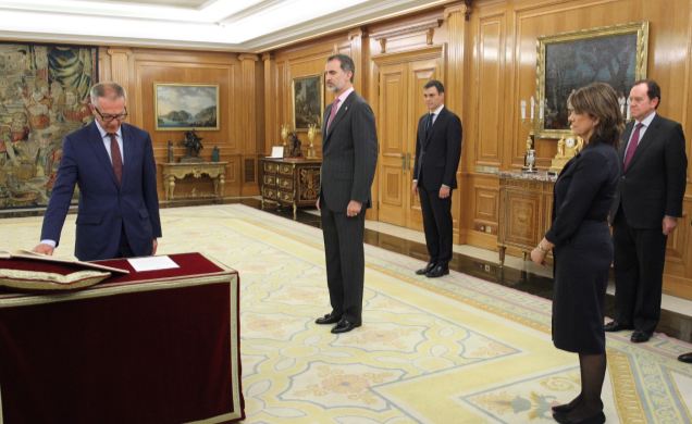 Su Majestad el Rey durante la promesa de José Guirao Cabrera, como ministro de Cultura y Deportes