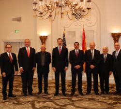 Su Majestad el Rey con los historiadores norteamericanos y presidentes de las principales universidades de San Antonio