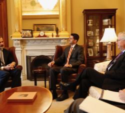 Su Majestad el Rey durante su encuentro con presidente de la Cámara de Representantes, Paul Davis Ryan, y el líder de la mayoría republicana en la Cám