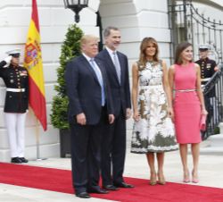 Sus Majestades los Reyes con el Presidente de los Estados Unidos, Donald Trump, y la Primera Dama, Melania Trump a su llegada a la Casa Blanca