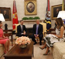 Encuentro en el Despacho Oval de Sus Majestades los Reyes con el Presidente y la Primera Dama de los Estados