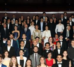 Fotografía de grupo con los alumnos de la Escuela Superior de Música Reina Sofía