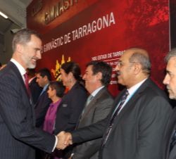 Don Felipe durante los saludos de bienvenida