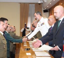 Su Majestad el Rey durantre la entrega de diplomas