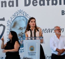 Su Majestad la Reina durante sus palabras en el acto de celebración del “Día Internacional de las Personas Sordociegas”