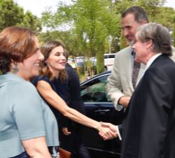 Sus Majestades los Reyes a su llegada al Hotel Camiral del PGA Catalunya. Caldes de Malavella