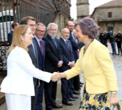 Su Majestad la Reina Doña Sofía recibe el saludo de la presidenta del Congreso de los Diputados, Ana Pastor