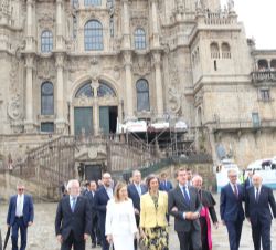 Su Majestad la Reina Doña Sofía abandona la Catedral de Santiago de Compostela