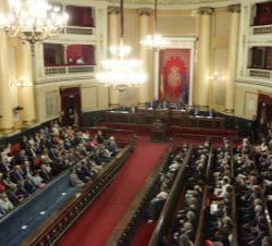 Vista general del Antiguo Salón de Sesiones durante la intervención de Su Majestad el Rey