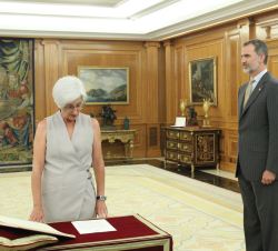 La nueva fiscal general del Estado, María José Segarra Crespo, prometió su cargo en el Palacio de La Zarzuela ante Su Majestad el Rey