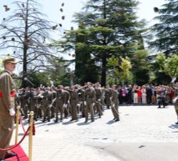 Su Majestad el Rey manda romper filas por última vez en la Academia