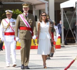 Don Felipe y Doña Letizia se dirigen al lugar del desfile