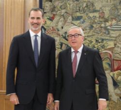 Su Majestad el Rey junto al presidente de la Comisión Europea, Jean-Claude Juncker
