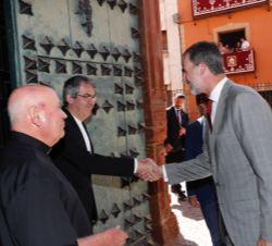 Su Majestad el Rey a su llegada a la Iglesia de la Encarnación