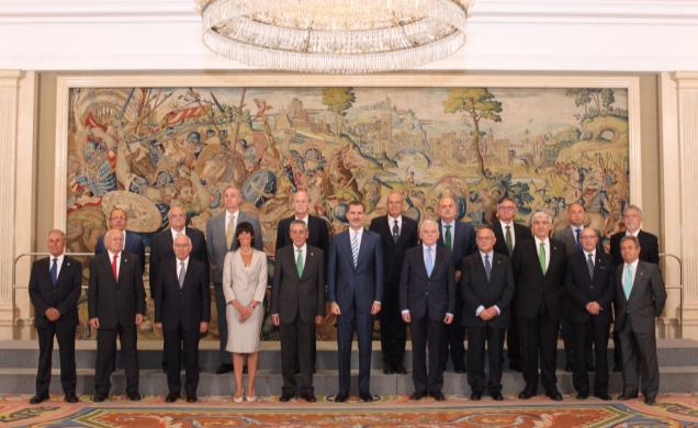 Su Majestad el Rey junto a los representantes de Reales Sociedades Económicas de Amigos del País