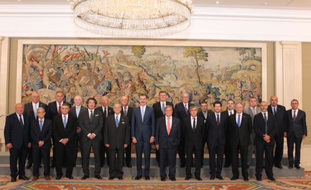 Su Majestad el Rey junto a los integrantes de la representación del Comité de Organización del “XIV Congreso Nacional de Comunidades de Regantes”