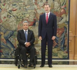 Su Majestad el Rey junto al presidente de la República del Ecuador, Lenin Moreno