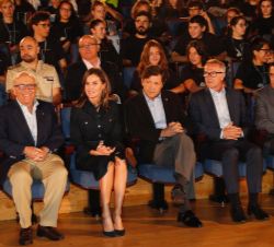 Doña Letizia en la primera fila de asientos momentos antes del inicio del acto