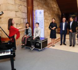 Doña Letizia durante la actividad “Micro-conciertos teatrales”, dedicada al compositor Ludwig van Beethoven