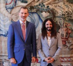 Don Felipe junto al presidente del Parlamento de las Illes Balears, Baltasar Picornell i Lladó
