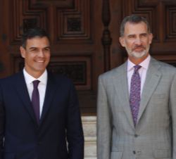 El Rey junto al presidente del Gobierno, en la puerta del Palacio de Marivent