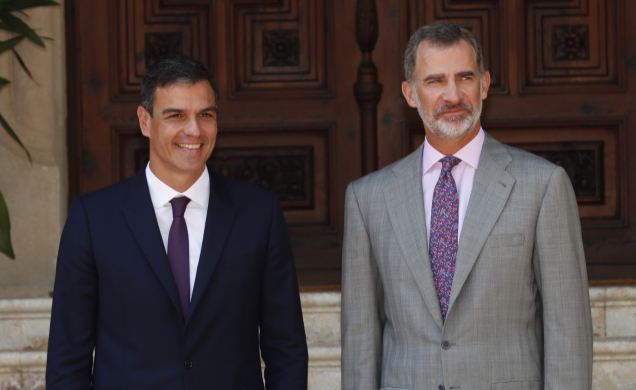 El Rey junto al presidente del Gobierno, en la puerta del Palacio de Marivent