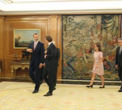 Don Felipe conversa con el Canciller Federal de la República de Austria, Sr. Sebastian Kurz