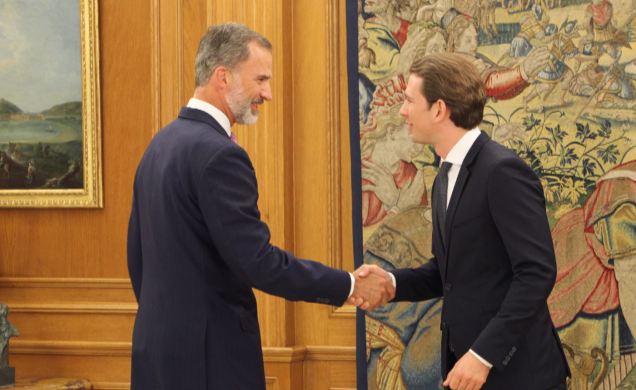 Su Majestad el Rey recibe el saludo del Canciller Federal de la República de Austria, Sr. Sebastian Kurz