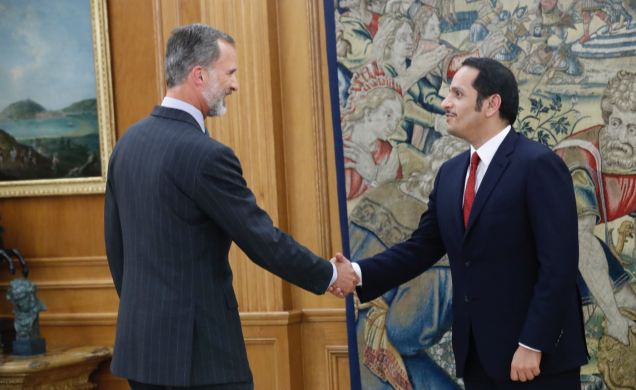 Su Majestad el Rey recibe el saludo del Vice Primer Ministro y Ministro de Asuntos Exteriores del Estado de Catar, Su Excelencia el Jeque Mohammed Bin