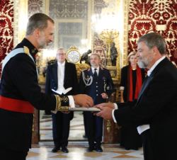 Su Majestad el Rey recibe la Carta Credencial de manos del embajador de la República Federal de Alemania, Wolfgang Hermann Dold