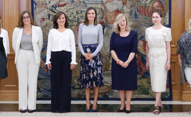 Doña Letizia junto a la representacion de la Asociación “Professional Women’s Network Madrid”