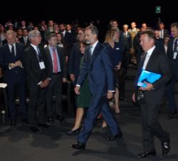 Don Felipe accede al auditorio de la Fira de Barcelona