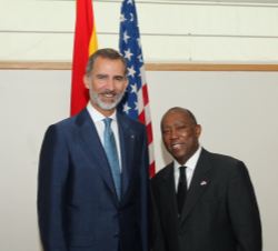 Su Majestad el Rey junto al alcalde de Houston, Sylvester Turner