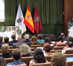 Su Majestad la Reina Doña Sofía en primera fila de asientos durante la la conferencia a cargo de Harald-Jürgen Hampel, de la Universidad de la Sorbona